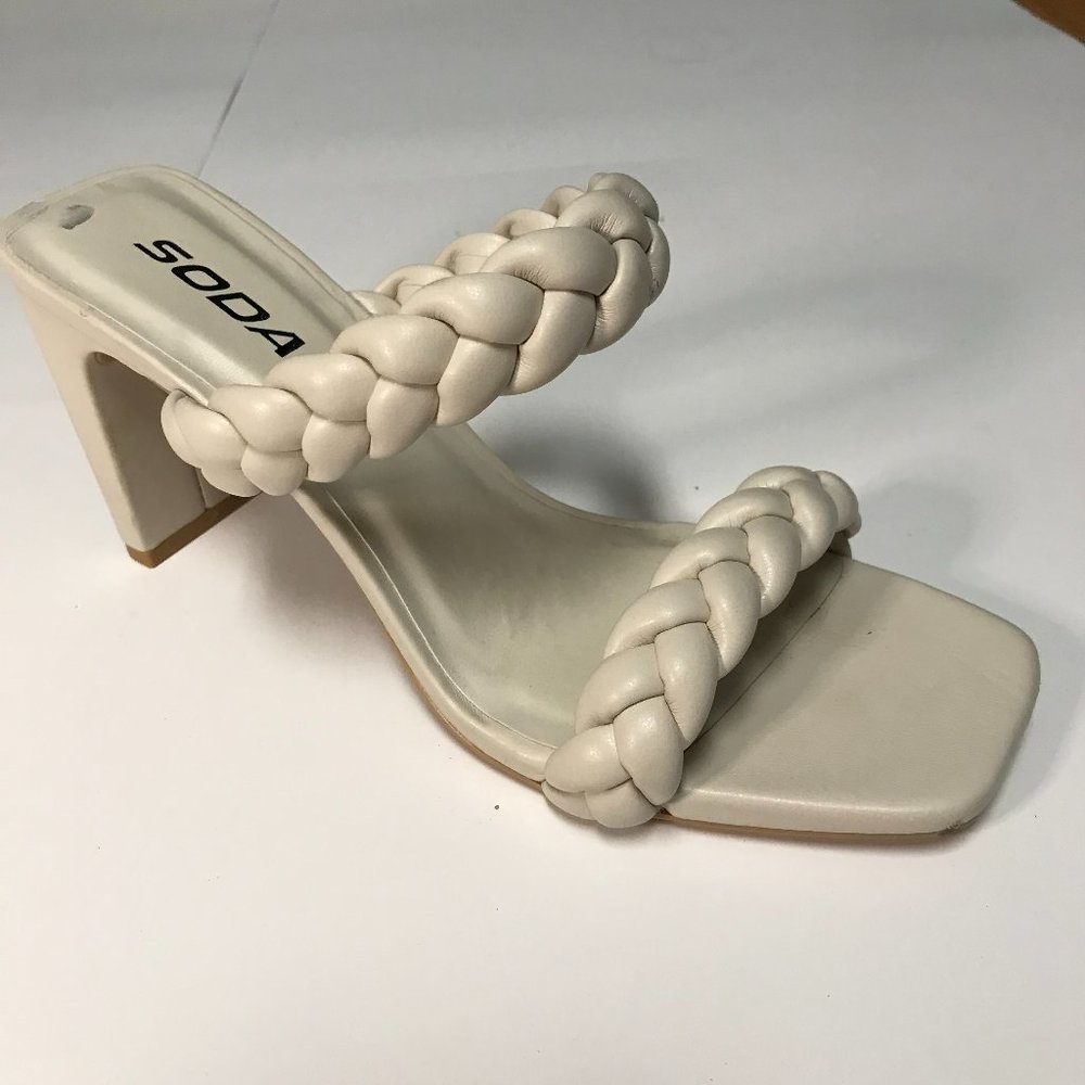 soda womens  beige sandals size‎ 8 chunky heel slip on